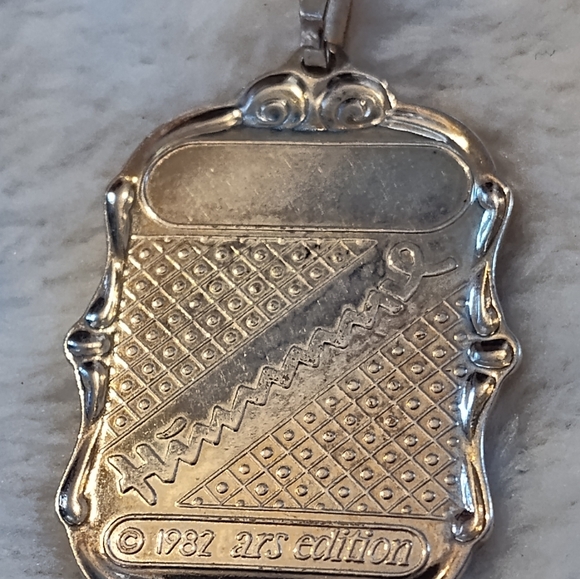 Vintage 1982 Hummel Pendant (Silver Plated) - Picture 6 of 9